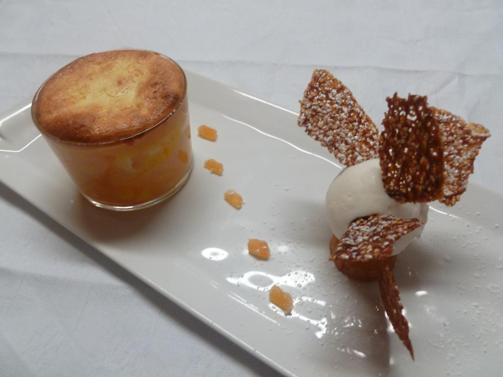 Auberge De L'Abbaye-Logis Hotel Restaurant アムビエ エクステリア 写真